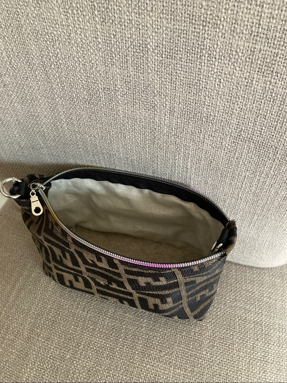Handcrafted Fashion 🧵 Pouch with Rainbow zipper - Picture 4 of 6